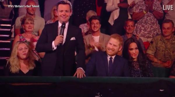 Đoạn clip lạ dấy lên tranh cãi Công nương Meghan Markle có thế thân là robot Đoạn clip lạ dấy lên tranh cãi Công nương Meghan Markle có thế thân là robot