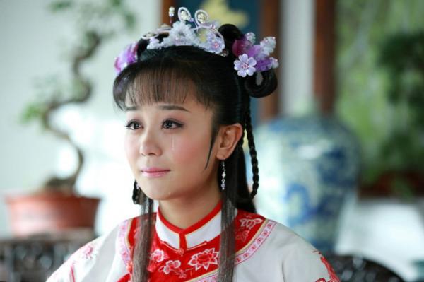 6 'bóng hồng' Hoa ngữ ngoài đời đẹp long lanh mà cứ đóng cổ trang là 'xấu đau xấu đớn' 6 'bóng hồng' Hoa ngữ ngoài đời đẹp long lanh mà cứ đóng cổ trang là 'xấu đau xấu đớn'