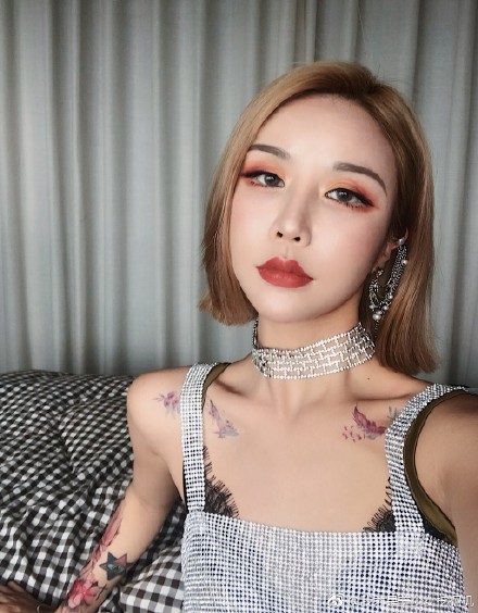 Bạn gái hờ tung bằng chứng nam thần Hồ Nhất Thiên 'bắt cá hai tay', nói xấu bạn diễn? Bạn gái hờ tung bằng chứng nam thần Hồ Nhất Thiên 'bắt cá hai tay', nói xấu bạn diễn?