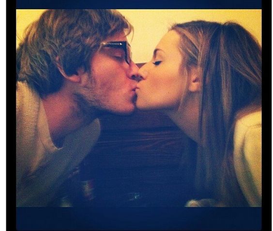 Hành trình tình yêu 7 năm của 'ông hoàng Youtube' Pewdiepie và bạn gái Marzia Hành trình tình yêu 7 năm của 'ông hoàng Youtube' Pewdiepie và bạn gái Marzia