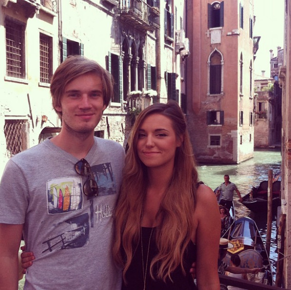 Hành trình tình yêu 7 năm của 'ông hoàng Youtube' Pewdiepie và bạn gái Marzia Hành trình tình yêu 7 năm của 'ông hoàng Youtube' Pewdiepie và bạn gái Marzia