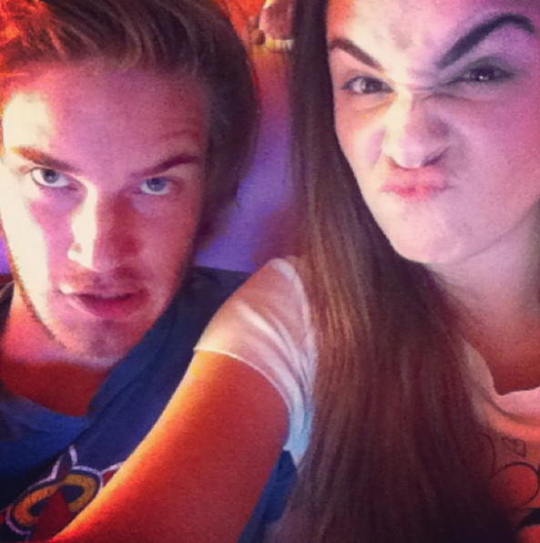 Hành trình tình yêu 7 năm của 'ông hoàng Youtube' Pewdiepie và bạn gái Marzia Hành trình tình yêu 7 năm của 'ông hoàng Youtube' Pewdiepie và bạn gái Marzia