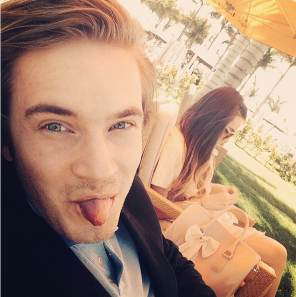 Hành trình tình yêu 7 năm của 'ông hoàng Youtube' Pewdiepie và bạn gái Marzia Hành trình tình yêu 7 năm của 'ông hoàng Youtube' Pewdiepie và bạn gái Marzia