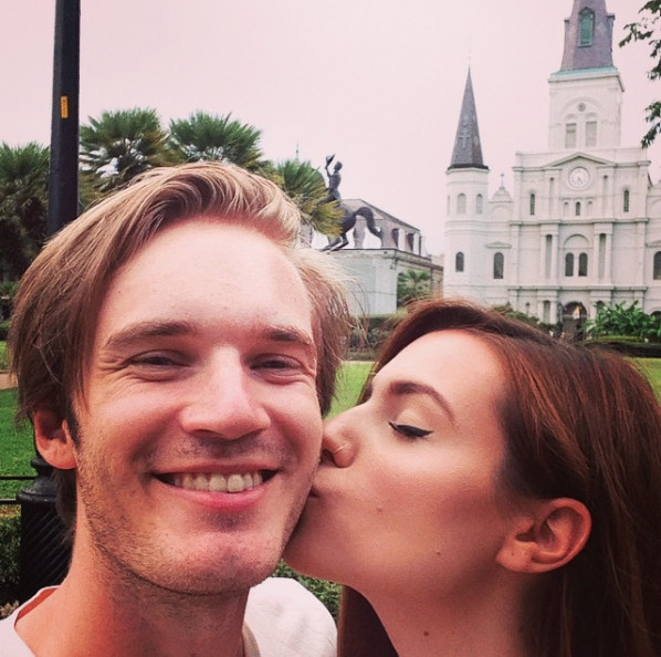 Hành trình tình yêu 7 năm của 'ông hoàng Youtube' Pewdiepie và bạn gái Marzia Hành trình tình yêu 7 năm của 'ông hoàng Youtube' Pewdiepie và bạn gái Marzia