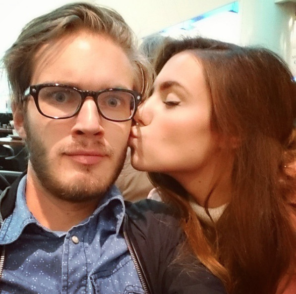 Hành trình tình yêu 7 năm của 'ông hoàng Youtube' Pewdiepie và bạn gái Marzia Hành trình tình yêu 7 năm của 'ông hoàng Youtube' Pewdiepie và bạn gái Marzia