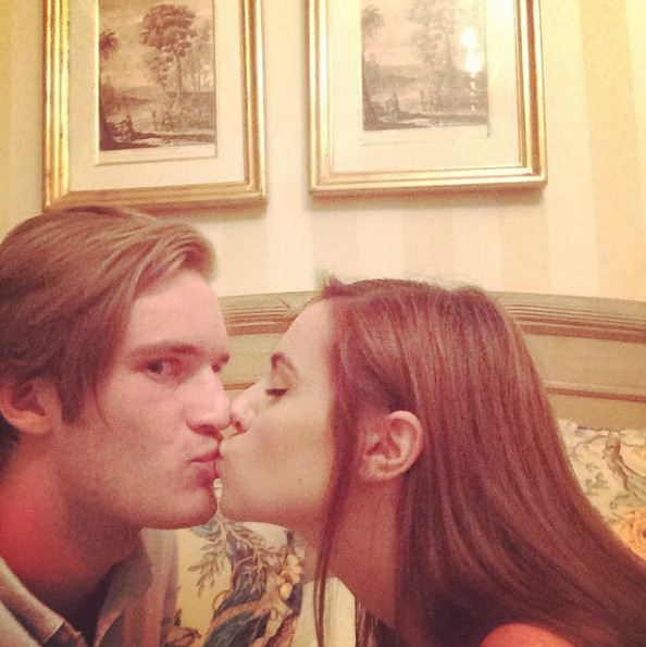 Hành trình tình yêu 7 năm của 'ông hoàng Youtube' Pewdiepie và bạn gái Marzia Hành trình tình yêu 7 năm của 'ông hoàng Youtube' Pewdiepie và bạn gái Marzia