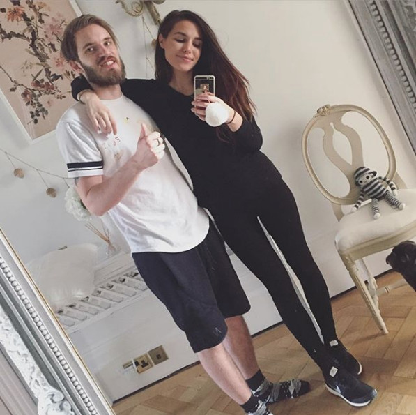 Hành trình tình yêu 7 năm của 'ông hoàng Youtube' Pewdiepie và bạn gái Marzia Hành trình tình yêu 7 năm của 'ông hoàng Youtube' Pewdiepie và bạn gái Marzia