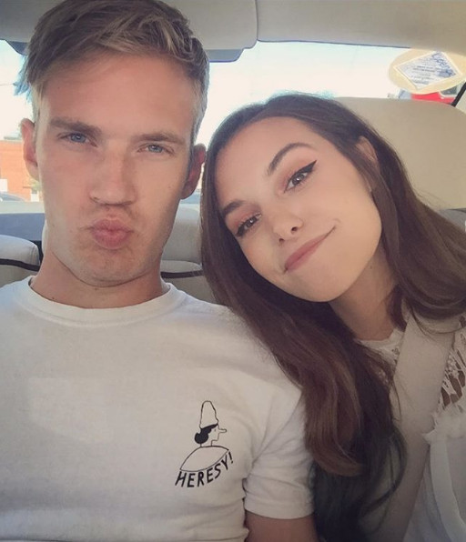 Hành trình tình yêu 7 năm của 'ông hoàng Youtube' Pewdiepie và bạn gái Marzia Hành trình tình yêu 7 năm của 'ông hoàng Youtube' Pewdiepie và bạn gái Marzia