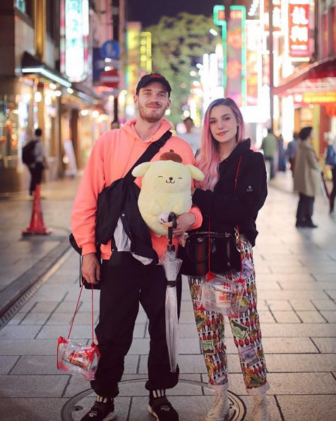 Hành trình tình yêu 7 năm của 'ông hoàng Youtube' Pewdiepie và bạn gái Marzia Hành trình tình yêu 7 năm của 'ông hoàng Youtube' Pewdiepie và bạn gái Marzia