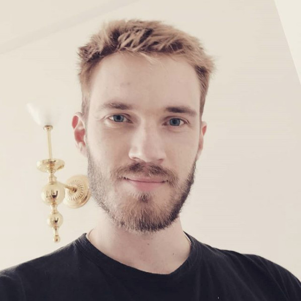 Hành trình tình yêu 7 năm của 'ông hoàng Youtube' Pewdiepie và bạn gái Marzia Hành trình tình yêu 7 năm của 'ông hoàng Youtube' Pewdiepie và bạn gái Marzia