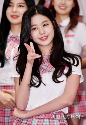 'Nữ thần' 14 tuổi mới nổi của Produce 48 gây sốt vì nhan sắc rực rỡ không hề thua kém Sulli 'Nữ thần' 14 tuổi mới nổi của Produce 48 gây sốt vì nhan sắc rực rỡ không hề thua kém Sulli