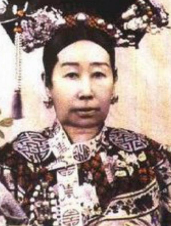 Điều kỳ lạ bên trong quan tài của Từ Hi Thái Hậu khiến nhóm đạo mộ khiếp hãi Điều kỳ lạ bên trong quan tài của Từ Hi Thái Hậu khiến nhóm đạo mộ khiếp hãi
