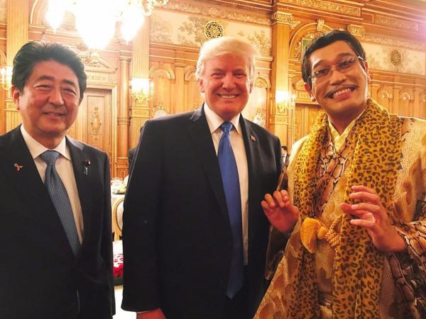 'Thánh Bút Dứa Táo Bút' ngày ấy - bây giờ: Thu nhập hàng triệu đô, hôn nhân viên mãn với vợ trẻ kém 15 tuổi 'Thánh Bút Dứa Táo Bút' ngày ấy - bây giờ: Thu nhập hàng triệu đô, hôn nhân viên mãn với vợ trẻ kém 15 tuổi