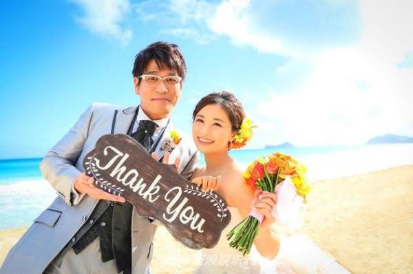 'Thánh Bút Dứa Táo Bút' ngày ấy - bây giờ: Thu nhập hàng triệu đô, hôn nhân viên mãn với vợ trẻ kém 15 tuổi 'Thánh Bút Dứa Táo Bút' ngày ấy - bây giờ: Thu nhập hàng triệu đô, hôn nhân viên mãn với vợ trẻ kém 15 tuổi