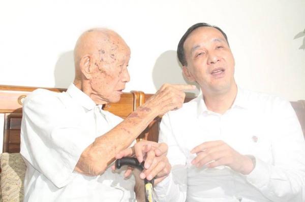 Chết cười với các pha chụp hình 'thiếu tâm' của các phóng viên (Kỳ 1) Chết cười với các pha chụp hình 'thiếu tâm' của các phóng viên (Kỳ 1)
