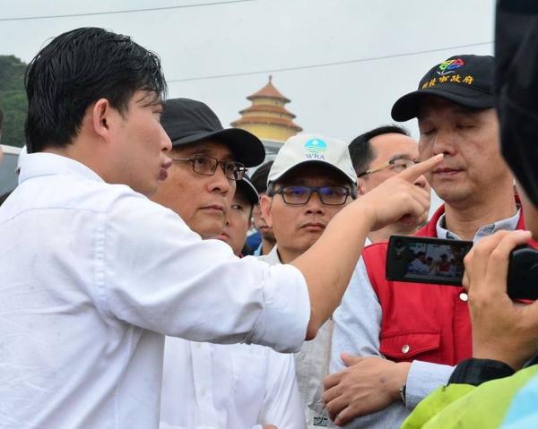 Chết cười với các pha chụp hình 'thiếu tâm' của các phóng viên (Kỳ 1) Chết cười với các pha chụp hình 'thiếu tâm' của các phóng viên (Kỳ 1)