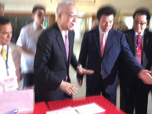 Chết cười với các pha chụp hình ‘thiếu tâm’ của các phóng viên (Kỳ 2) Chết cười với các pha chụp hình ‘thiếu tâm’ của các phóng viên (Kỳ 2)
