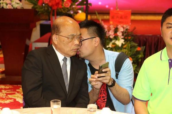 Chết cười với các pha chụp hình ‘thiếu tâm’ của các phóng viên (Kỳ 2) Chết cười với các pha chụp hình ‘thiếu tâm’ của các phóng viên (Kỳ 2)