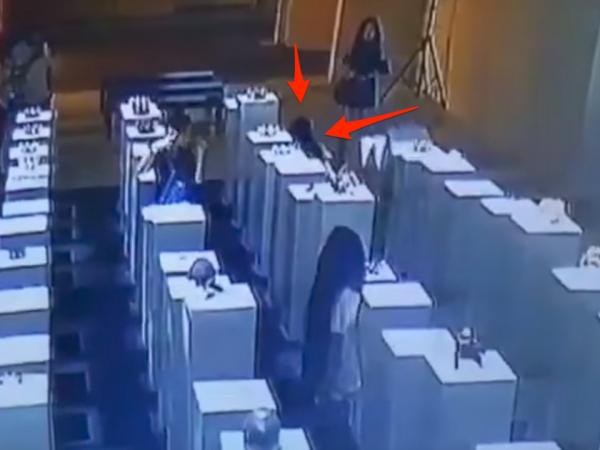 11 điều kinh khủng gây thiệt hại nặng nề mà dân du lịch đã từng gây ra 11 điều kinh khủng gây thiệt hại nặng nề mà dân du lịch đã từng gây ra