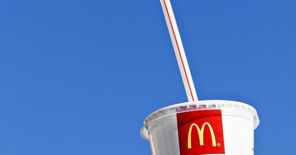 McDonald's sẽ ngừng sử dụng ống hút nhựa để bảo vệ môi trường McDonald's sẽ ngừng sử dụng ống hút nhựa để bảo vệ môi trường