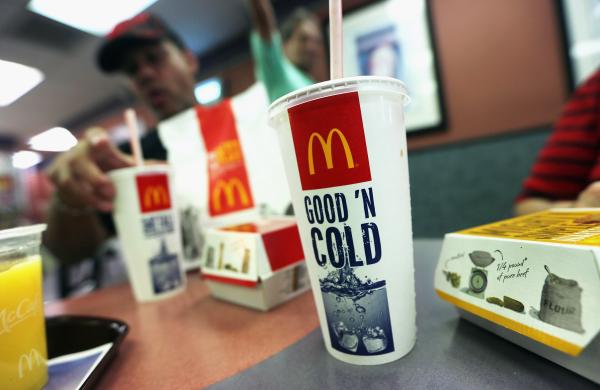 McDonald's sẽ ngừng sử dụng ống hút nhựa để bảo vệ môi trường McDonald's sẽ ngừng sử dụng ống hút nhựa để bảo vệ môi trường