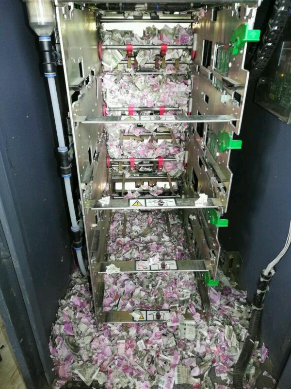 Chuột làm ổ trong máy ATM và cắn nát bươm toàn bộ tiền tại Ấn Độ Chuột làm ổ trong máy ATM và cắn nát bươm toàn bộ tiền tại Ấn Độ