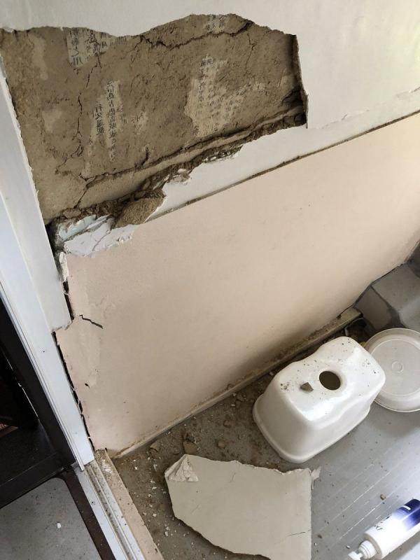 Nhà vệ sinh xuất hiện nhiều chữ Trung sau trận động đất ở Osaka: Di tích lịch sử hay bùa chú? Nhà vệ sinh xuất hiện nhiều chữ Trung sau trận động đất ở Osaka: Di tích lịch sử hay bùa chú?