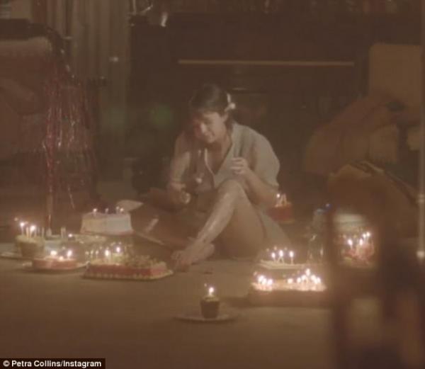 Chùm ảnh ma mị trong bồn tắm của Selena Gomez 'nhá hàng' phim kinh dị sắp ra mắt Chùm ảnh ma mị trong bồn tắm của Selena Gomez 'nhá hàng' phim kinh dị sắp ra mắt