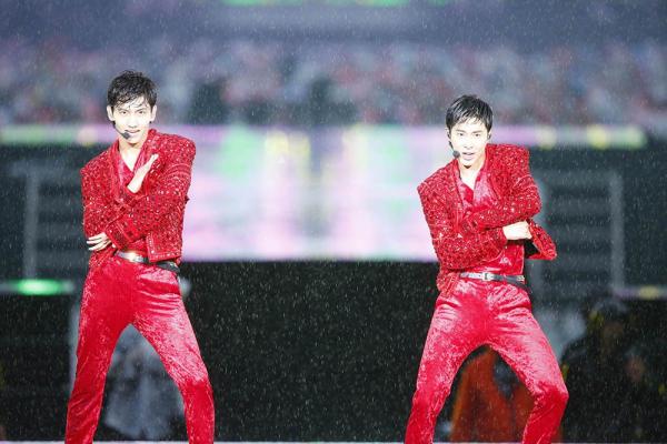 Cứ bảo hết thời nhưng TVXQ vẫn lập kỉ lục khó tin ở Nhật và được báo Mỹ tung hô hết lời Cứ bảo hết thời nhưng TVXQ vẫn lập kỉ lục khó tin ở Nhật và được báo Mỹ tung hô hết lời