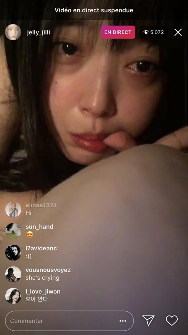 Đoạn clip livestream 10 phút im lặng rồi bật khóc của Sulli khiến người hâm mộ hoảng sợ Đoạn clip livestream 10 phút im lặng rồi bật khóc của Sulli khiến người hâm mộ hoảng sợ