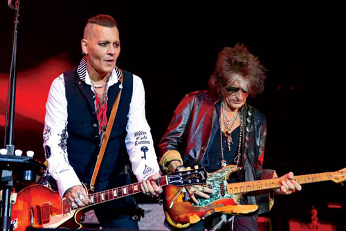 Hôn nhân và tài chính cùng lúc sụp đổ, Johnny Depp chìm trong rượu, tiêu sạch cả gia tài Hôn nhân và tài chính cùng lúc sụp đổ, Johnny Depp chìm trong rượu, tiêu sạch cả gia tài