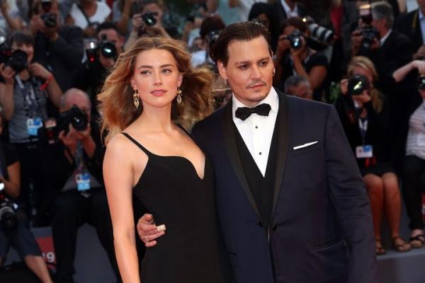 Hôn nhân và tài chính cùng lúc sụp đổ, Johnny Depp chìm trong rượu, tiêu sạch cả gia tài Hôn nhân và tài chính cùng lúc sụp đổ, Johnny Depp chìm trong rượu, tiêu sạch cả gia tài