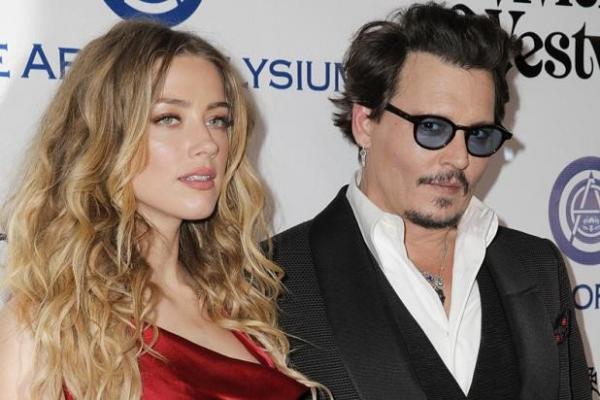Hôn nhân và tài chính cùng lúc sụp đổ, Johnny Depp chìm trong rượu, tiêu sạch cả gia tài Hôn nhân và tài chính cùng lúc sụp đổ, Johnny Depp chìm trong rượu, tiêu sạch cả gia tài