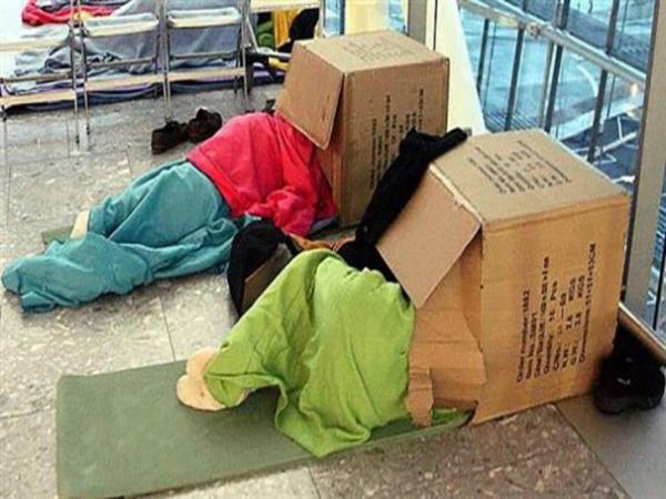 Đến sân bay mà gặp được những cảnh 'cười té ghế' này thì delay mấy giờ cũng chịu Đến sân bay mà gặp được những cảnh 'cười té ghế' này thì delay mấy giờ cũng chịu