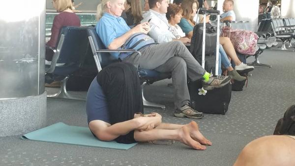 Đến sân bay mà gặp được những cảnh 'cười té ghế' này thì delay mấy giờ cũng chịu Đến sân bay mà gặp được những cảnh 'cười té ghế' này thì delay mấy giờ cũng chịu