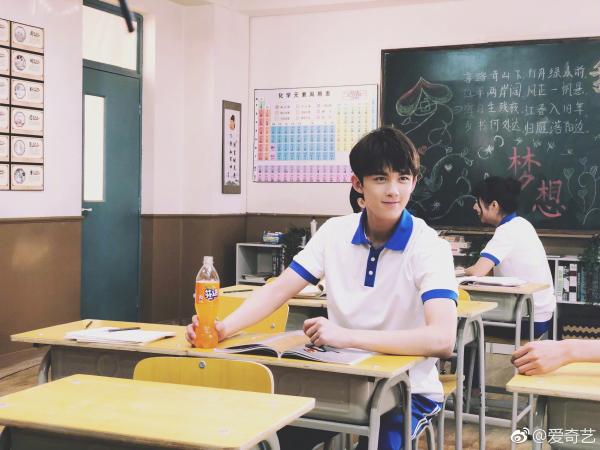 Ngô Lỗi công khai điểm thi đại học, Dịch Dương Thiên Tỉ (TFBOYS) bị 'gọi hồn' Ngô Lỗi công khai điểm thi đại học, Dịch Dương Thiên Tỉ (TFBOYS) bị 'gọi hồn'