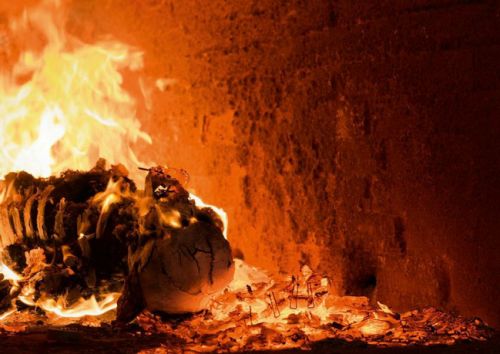 Kiến thức chết chóc: Chuyện gì xảy ra với thi thể trong lò hỏa táng?