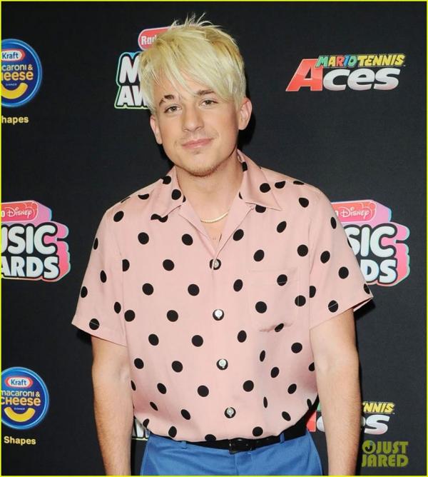 Charlie Puth đổi hình tượng: 'Nhiễm virus' của Justin Bieber hay 'được truyền cảm hứng' từ Jin (BTS) Charlie Puth đổi hình tượng: 'Nhiễm virus' của Justin Bieber hay 'được truyền cảm hứng' từ Jin (BTS)