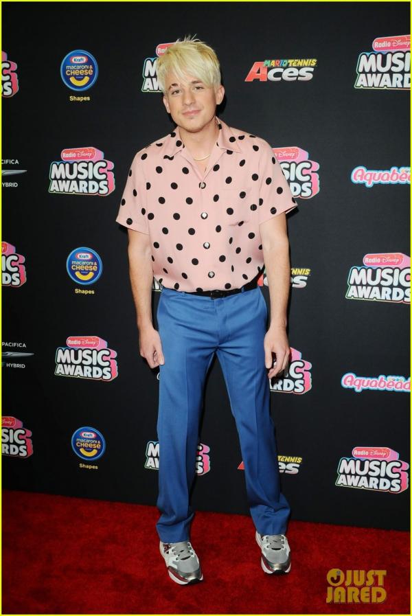 Charlie Puth đổi hình tượng: 'Nhiễm virus' của Justin Bieber hay 'được truyền cảm hứng' từ Jin (BTS) Charlie Puth đổi hình tượng: 'Nhiễm virus' của Justin Bieber hay 'được truyền cảm hứng' từ Jin (BTS)