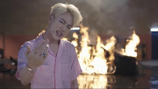 Charlie Puth đổi hình tượng: 'Nhiễm virus' của Justin Bieber hay 'được truyền cảm hứng' từ Jin (BTS) Charlie Puth đổi hình tượng: 'Nhiễm virus' của Justin Bieber hay 'được truyền cảm hứng' từ Jin (BTS)