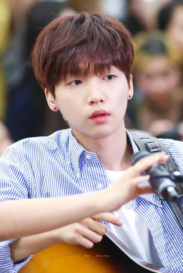 Nhìn 9 quý ông idol này mới hiểu vì sao fangirl cứ tranh nhau về 'làm dâu' Busan Nhìn 9 quý ông idol này mới hiểu vì sao fangirl cứ tranh nhau về 'làm dâu' Busan