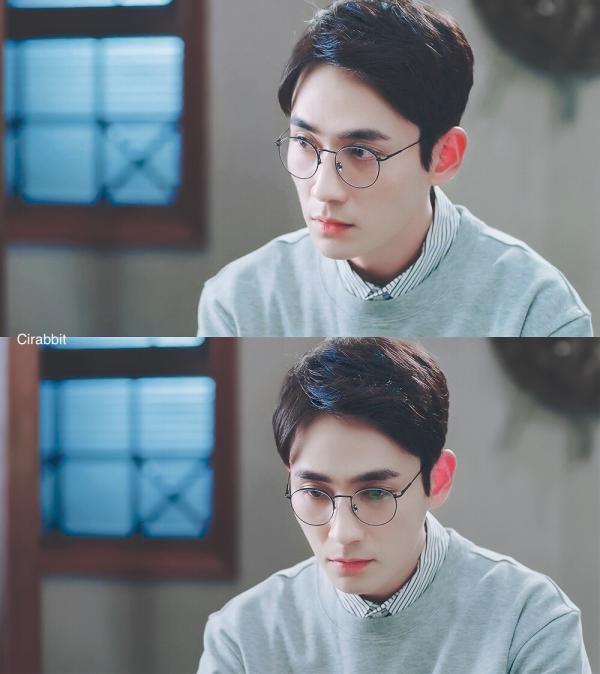 Nhiều năm bỏ bê, công ty chủ quản quay ngoắt đòi mỹ nam 'Trấn Hồn' chia quyền lợi khi anh vừa nổi tiếng Nhiều năm bỏ bê, công ty chủ quản quay ngoắt đòi mỹ nam 'Trấn Hồn' chia quyền lợi khi anh vừa nổi tiếng