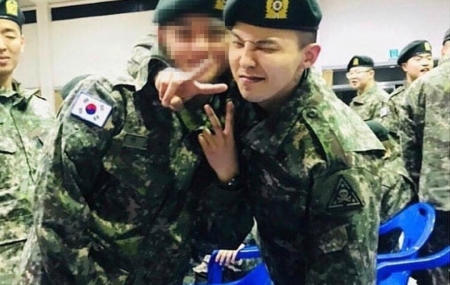 Big Bang lại dính 'vận đen' khi G-Dragon bị cáo buộc nhận đãi ngộ ngang cấp đại tá trong quân ngũ Big Bang lại dính 'vận đen' khi G-Dragon bị cáo buộc nhận đãi ngộ ngang cấp đại tá trong quân ngũ