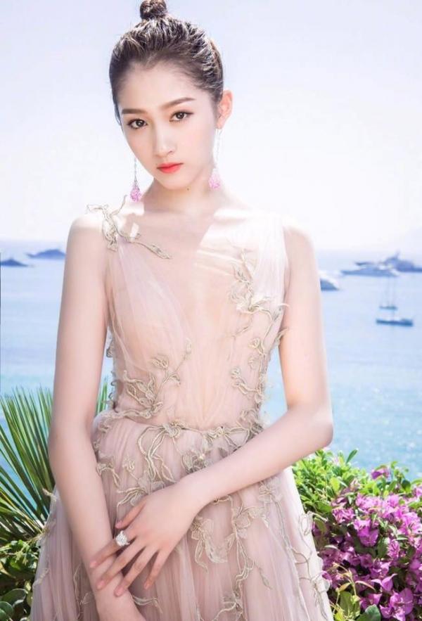 Dịch Dương Thiên Tỉ, Ngô Lỗi, Lý Lan Địch, Tổng Tổ Nhi: Ai có điểm thi đại học lợi hại nhất? Dịch Dương Thiên Tỉ, Ngô Lỗi, Lý Lan Địch, Tổng Tổ Nhi: Ai có điểm thi đại học lợi hại nhất?