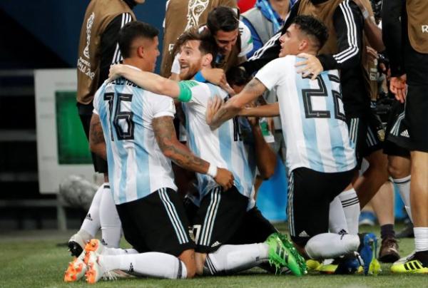 WC 2018: 10 năm cống hiến và gồng gánh Argentina, Messi đã đủ 'vĩ đại' mà không cần giành World Cup WC 2018: 10 năm cống hiến và gồng gánh Argentina, Messi đã đủ 'vĩ đại' mà không cần giành World Cup
