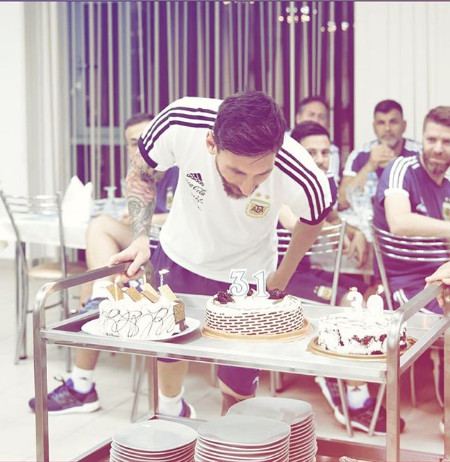 WC 2018: 10 năm cống hiến và gồng gánh Argentina, Messi đã đủ 'vĩ đại' mà không cần giành World Cup WC 2018: 10 năm cống hiến và gồng gánh Argentina, Messi đã đủ 'vĩ đại' mà không cần giành World Cup