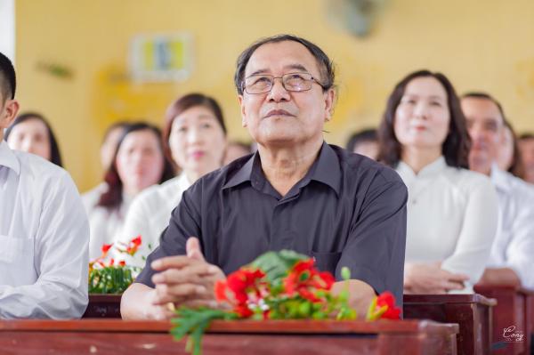 Bộ ảnh kỷ yếu 30 năm sau khi ra trường của phụ huynh khiến giới trẻ ngưỡng mộ và ghen tị Bộ ảnh kỷ yếu 30 năm sau khi ra trường của phụ huynh khiến giới trẻ ngưỡng mộ và ghen tị