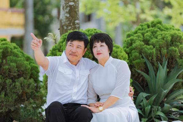 Bộ ảnh kỷ yếu 30 năm sau khi ra trường của phụ huynh khiến giới trẻ ngưỡng mộ và ghen tị Bộ ảnh kỷ yếu 30 năm sau khi ra trường của phụ huynh khiến giới trẻ ngưỡng mộ và ghen tị