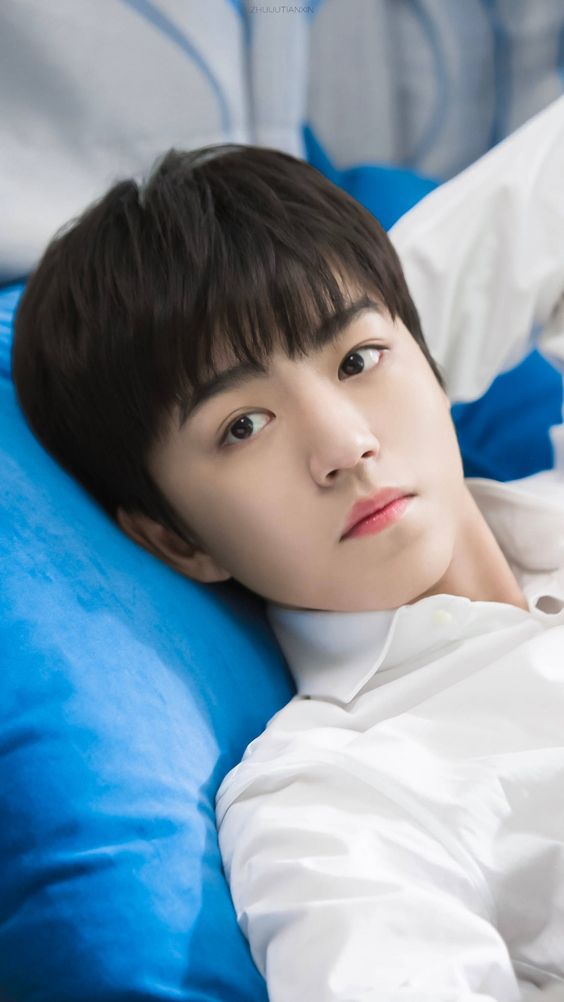 Nhờ Vương Tuấn Khải, 2 fangirl đậu đại học điểm cao ngất, có người còn vào thẳng Thanh Hoa Nhờ Vương Tuấn Khải, 2 fangirl đậu đại học điểm cao ngất, có người còn vào thẳng Thanh Hoa