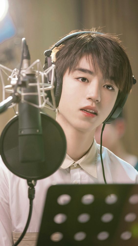 Nhờ Vương Tuấn Khải, 2 fangirl đậu đại học điểm cao ngất, có người còn vào thẳng Thanh Hoa Nhờ Vương Tuấn Khải, 2 fangirl đậu đại học điểm cao ngất, có người còn vào thẳng Thanh Hoa